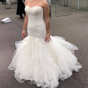 Oleg Cassini Wedding dress